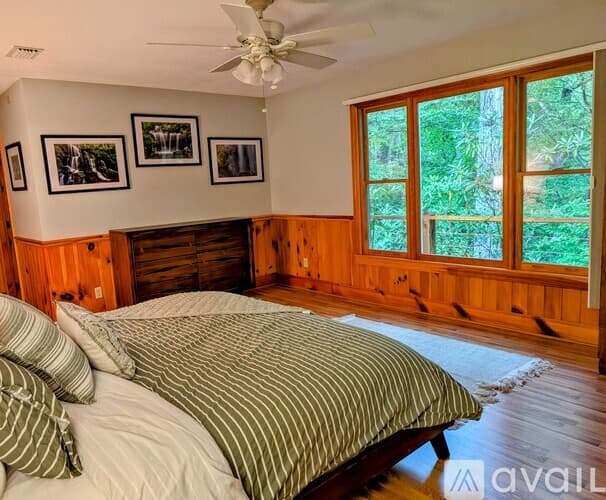 Clayton House: 524 Stornoway Dr