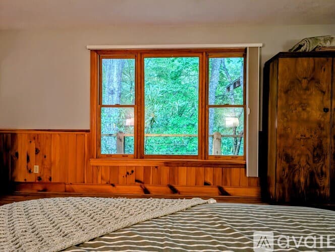 Clayton House: 524 Stornoway Dr