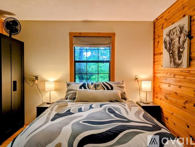 Clayton House: 524 Stornoway Dr