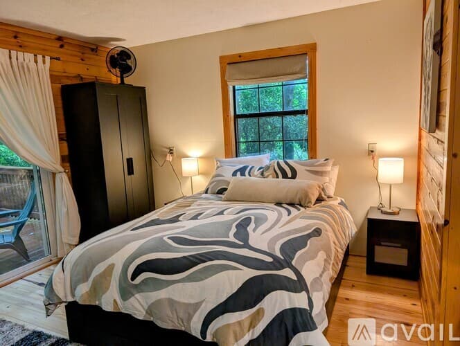 Clayton House: 524 Stornoway Dr