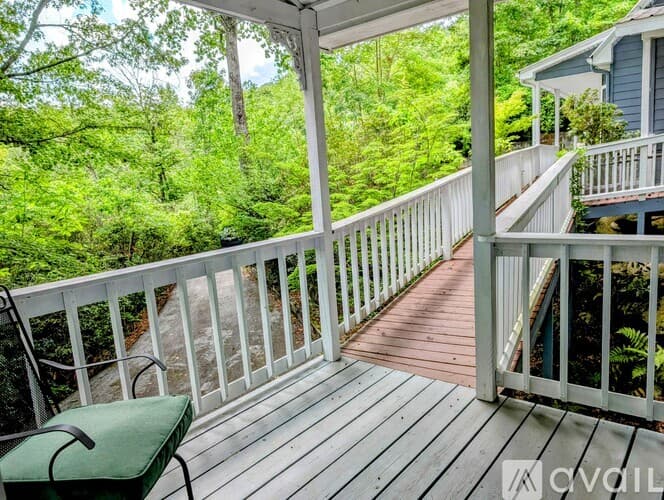 Clayton House: 524 Stornoway Dr