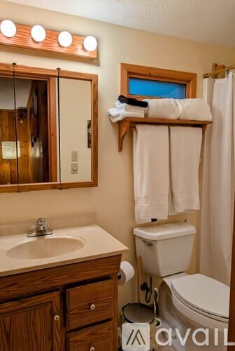 Clayton House: 524 Stornoway Dr