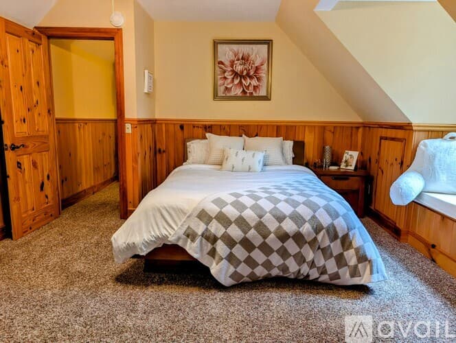Clayton House: 524 Stornoway Dr