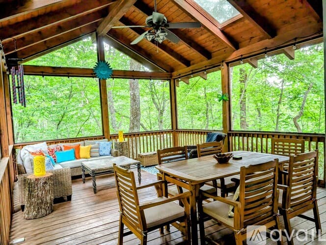 Clayton House: 524 Stornoway Dr