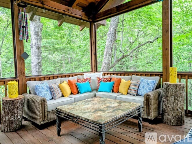 Clayton House: 524 Stornoway Dr