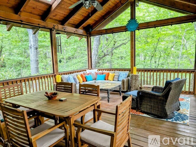 Clayton House: 524 Stornoway Dr