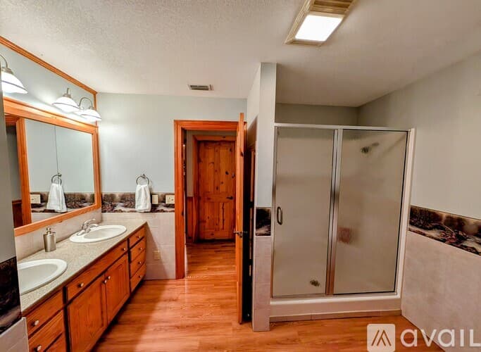 Clayton House: 524 Stornoway Dr