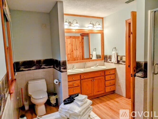 Clayton House: 524 Stornoway Dr