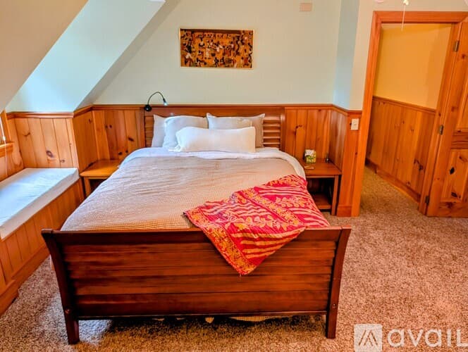 Clayton House: 524 Stornoway Dr