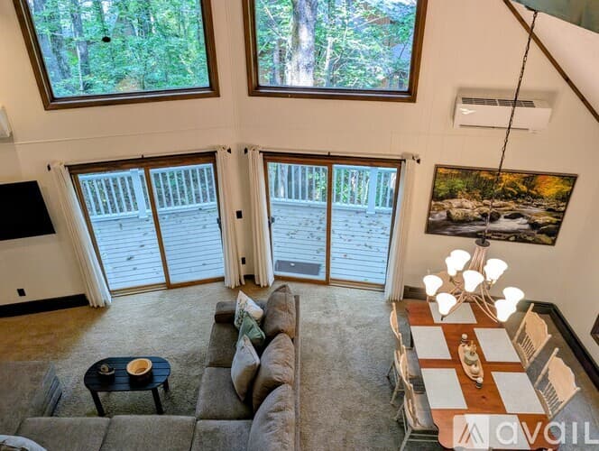 Dillard House: 26 Buttermilk Cir