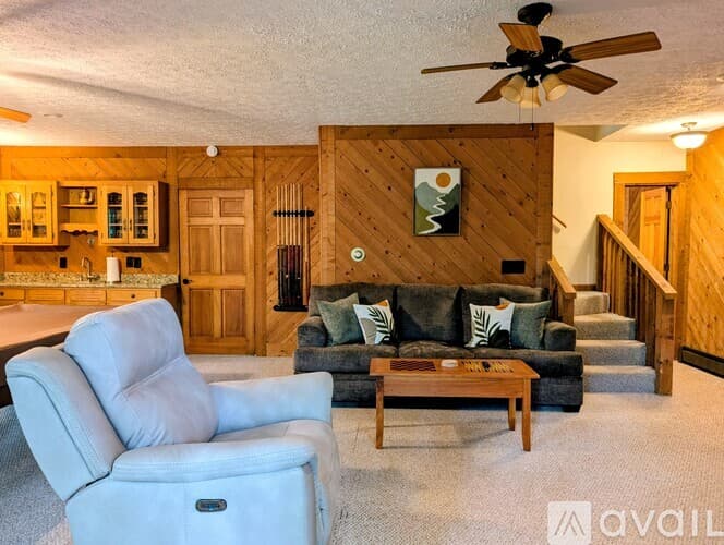 Dillard House: 26 Buttermilk Cir
