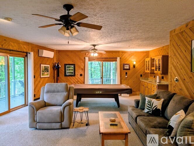 Dillard House: 26 Buttermilk Cir