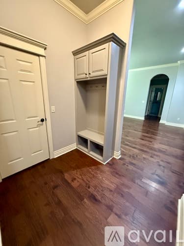Cave Springs House: 5804 South 66th Street