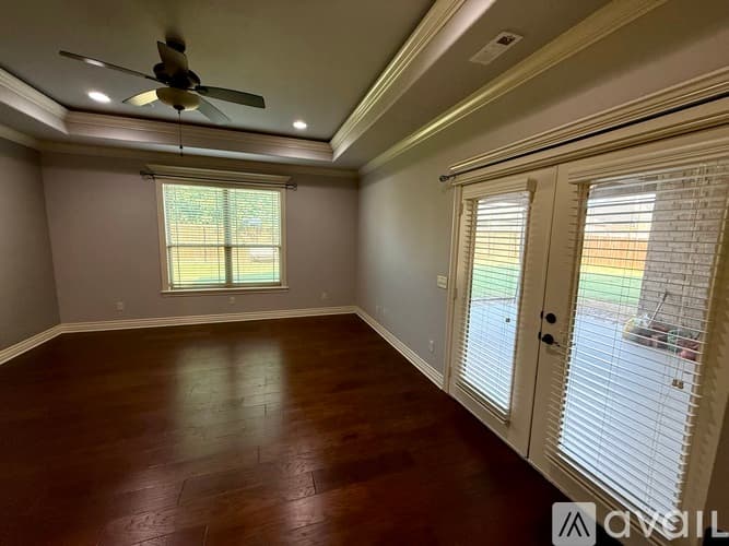Cave Springs House: 5804 South 66th Street