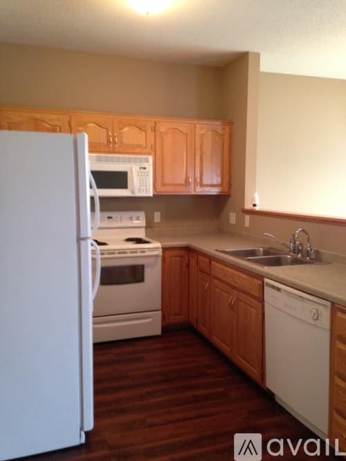 North Mankato Townhome: 2106 Linden Trail