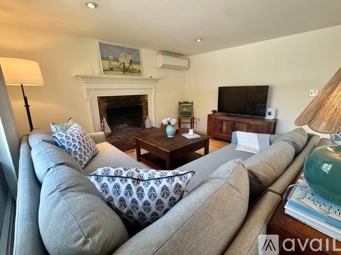 Brewster House: 5 Commons Way