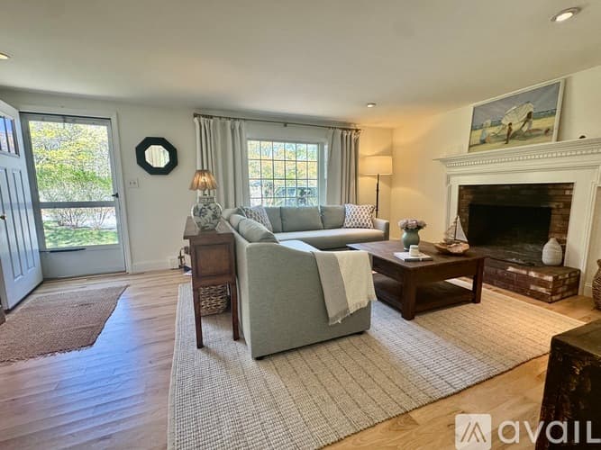 Brewster House: 5 Commons Way
