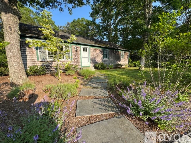 Brewster House: 5 Commons Way