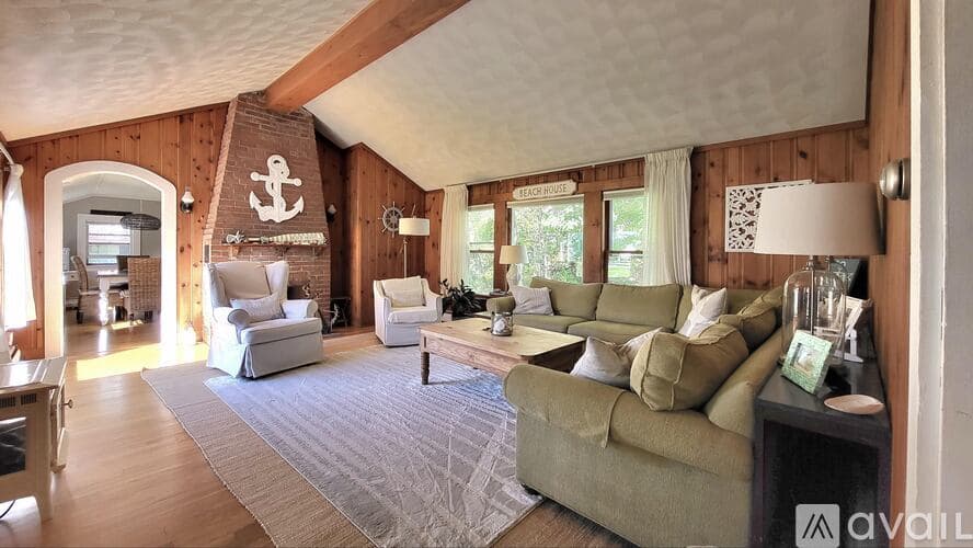 Wells House: 92 Bourne Ave