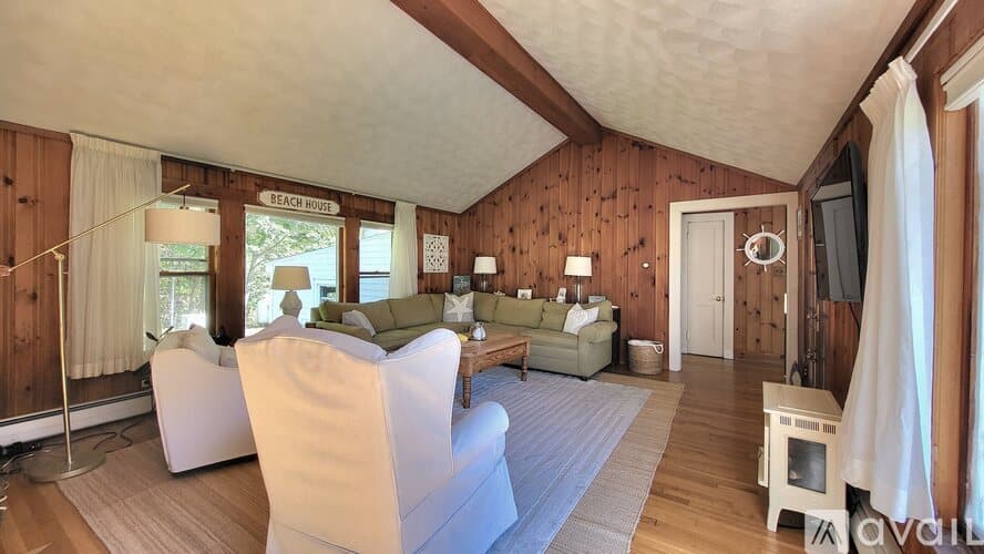 Wells House: 92 Bourne Ave