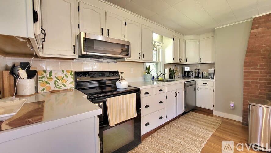 Wells House: 92 Bourne Ave