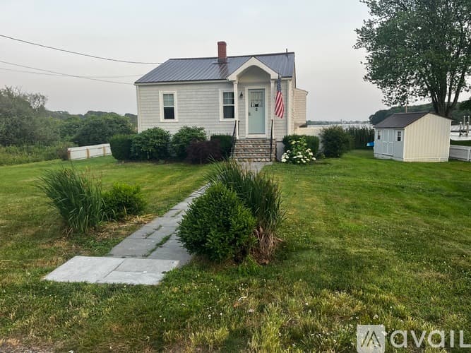 Narragansett House: 46 Flintstone Rd