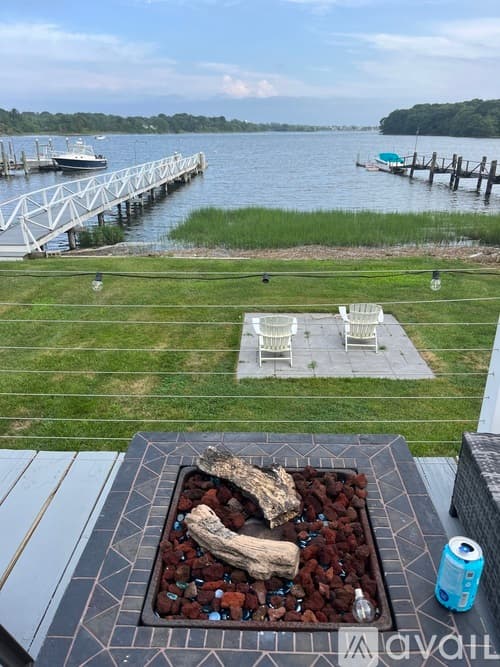 Narragansett House: 46 Flintstone Rd