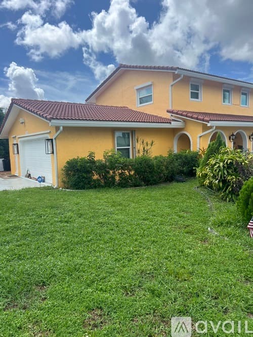 Coconut Creek House: 4000 NW 9th Ct