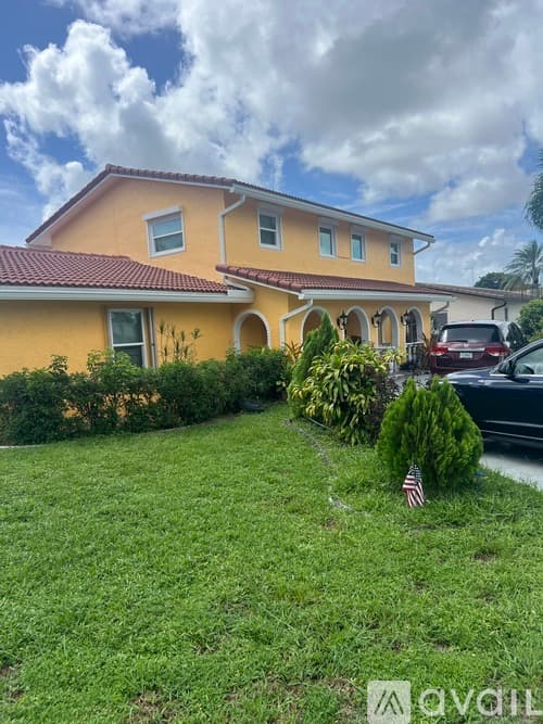 Coconut Creek House: 4000 NW 9th Ct
