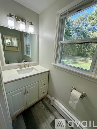 Salem Townhome: 14 Clare Lane