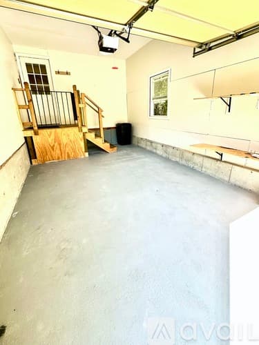 Salem Townhome: 14 Clare Lane