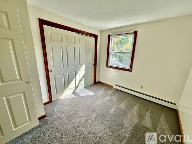 Salem Townhome: 14 Clare Lane