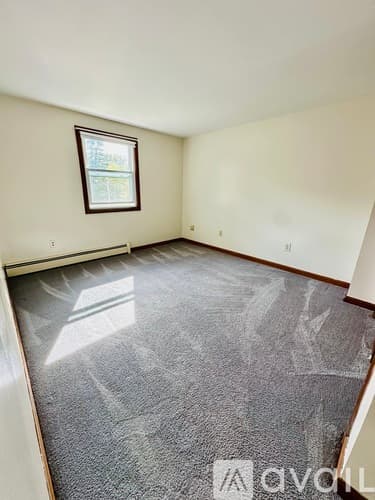 Salem Townhome: 14 Clare Lane