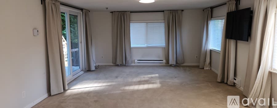 Burien Apartment: 1203 SW 144TH AVE S