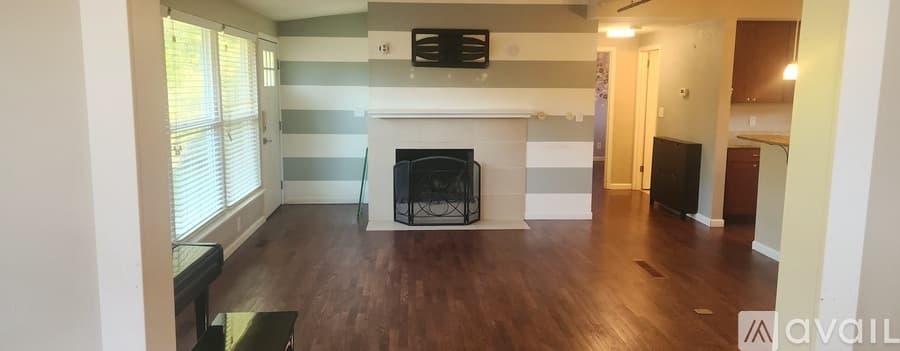 Burien Apartment: 1203 SW 144TH AVE S