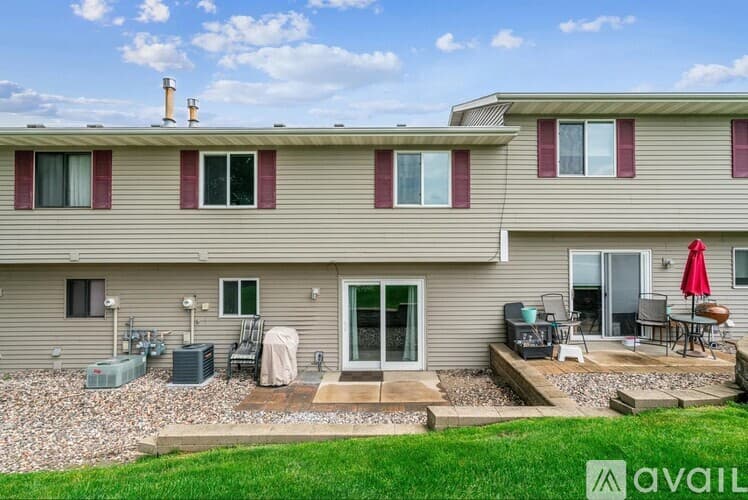 Eagan House: 3252 Dodd Lane