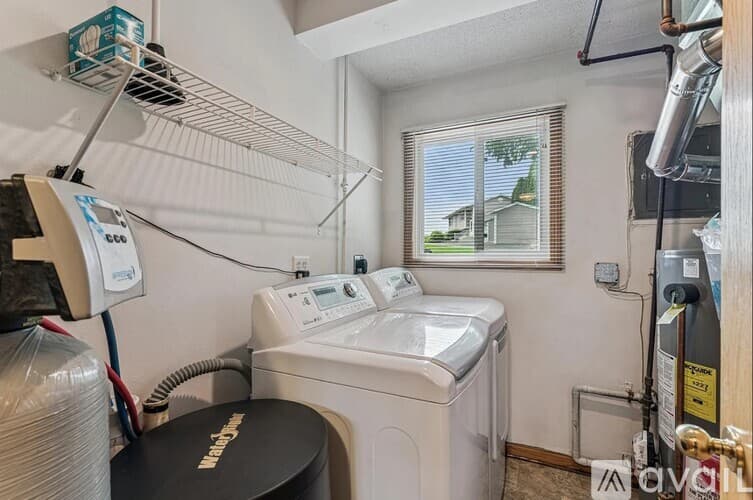 Eagan House: 3252 Dodd Lane