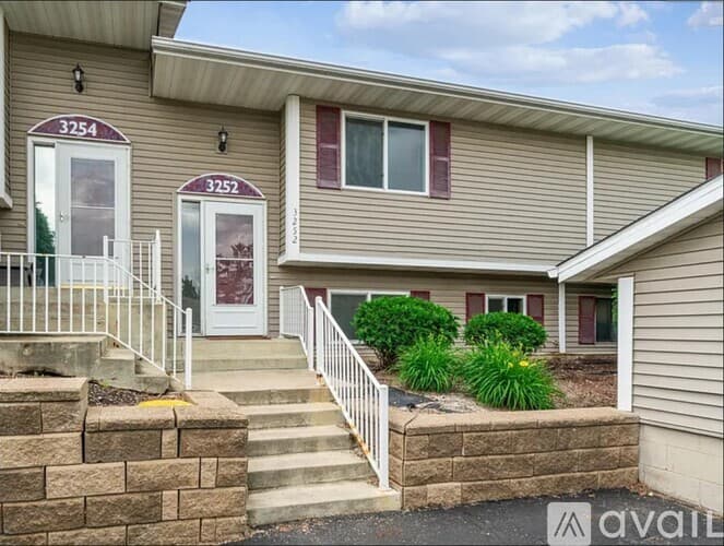 Eagan House: 3252 Dodd Lane