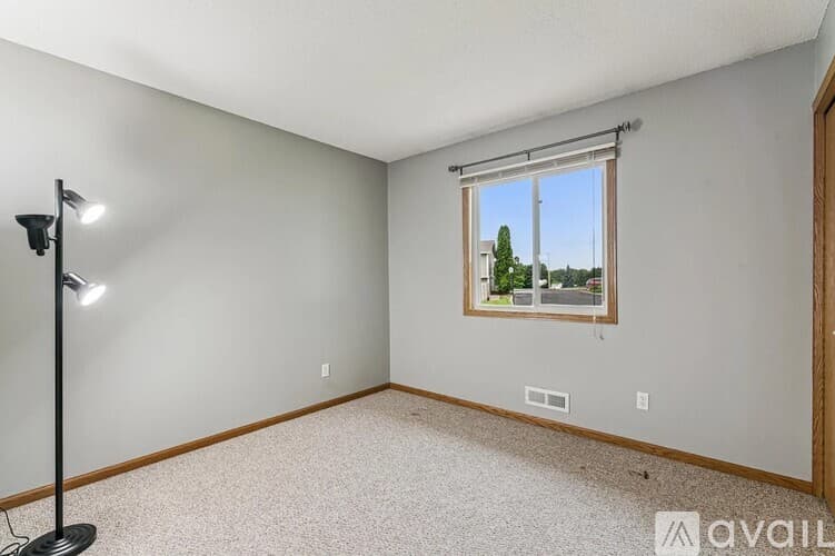 Eagan House: 3252 Dodd Lane