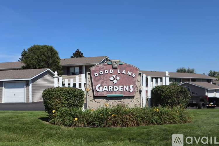 Eagan House: 3252 Dodd Lane