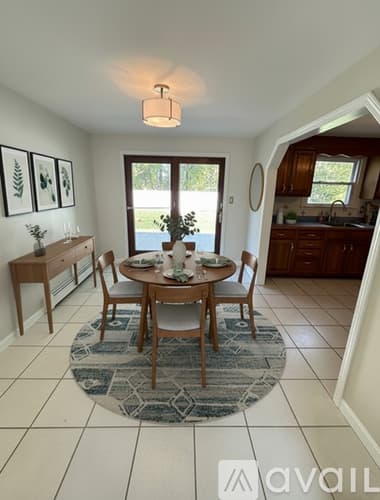 Salem Townhome: 14 Clare Lane