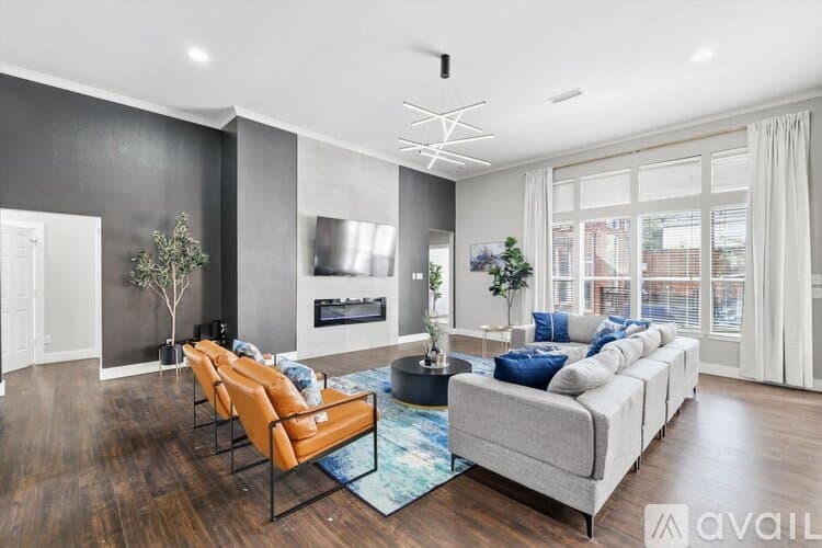 Haltom City House: 5709 Courtney Cir