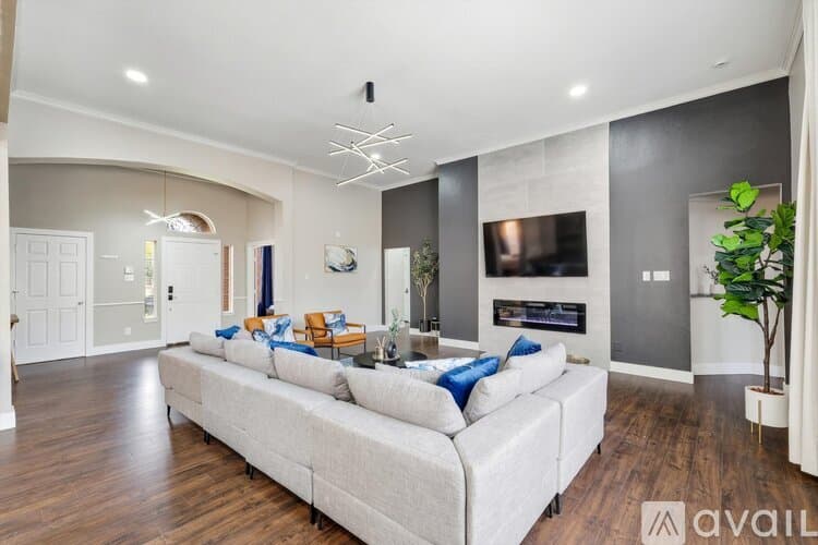 Haltom City House: 5709 Courtney Cir