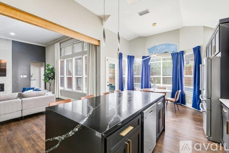 Haltom City House: 5709 Courtney Cir