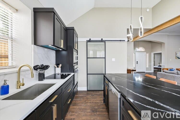Haltom City House: 5709 Courtney Cir