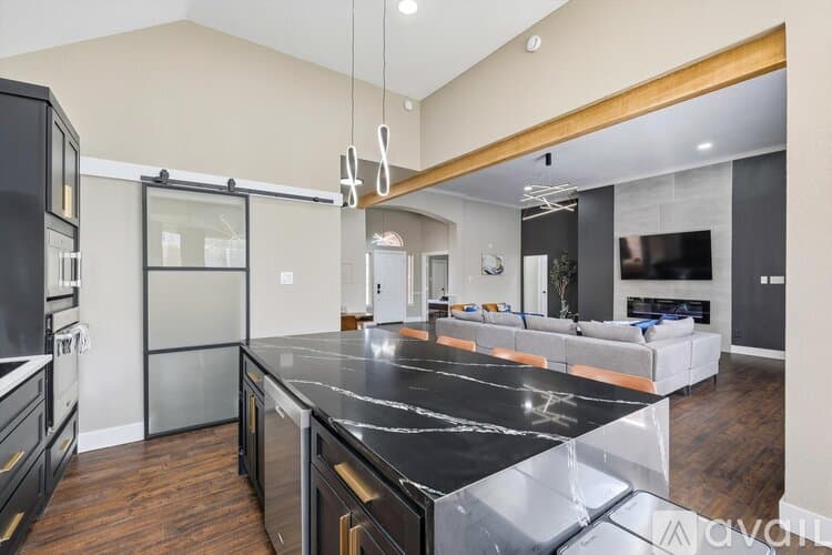 Haltom City House: 5709 Courtney Cir