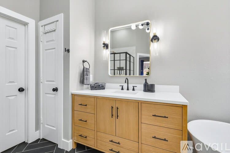 Haltom City House: 5709 Courtney Cir