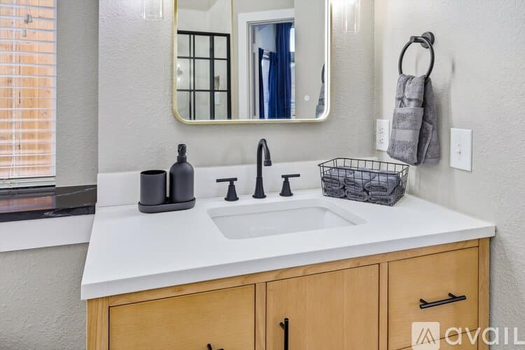 Haltom City House: 5709 Courtney Cir