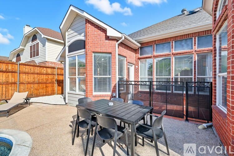 Haltom City House: 5709 Courtney Cir