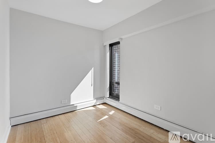 Chicago Apartment: 6166 N Sheridan Rd